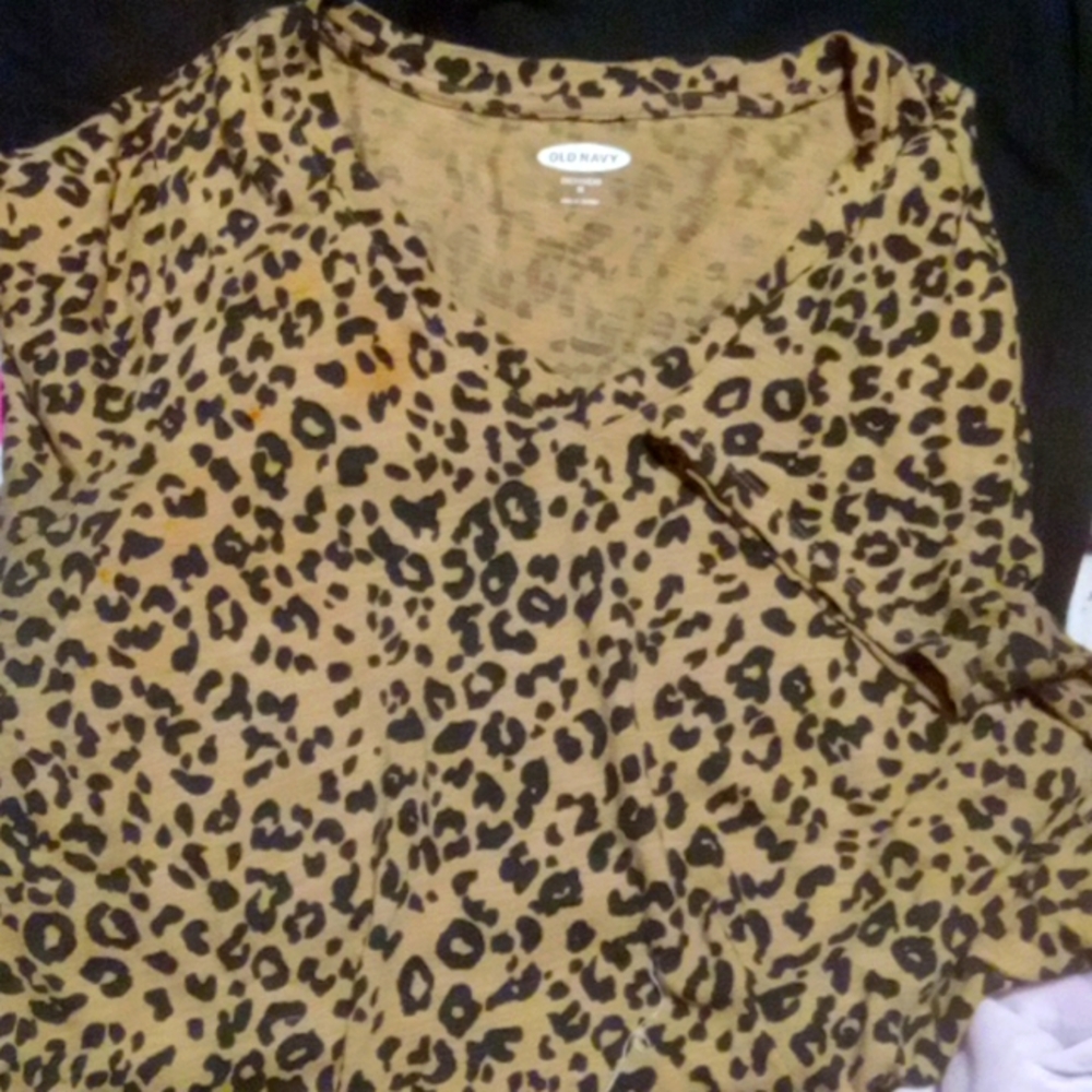 Old Navy Ladies leopard T